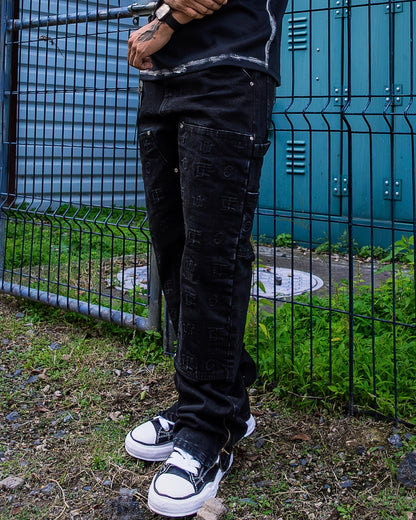 TOTAL BLACK CARPENTER