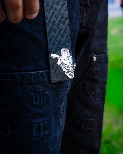 TOTAL BLACK CARPENTER