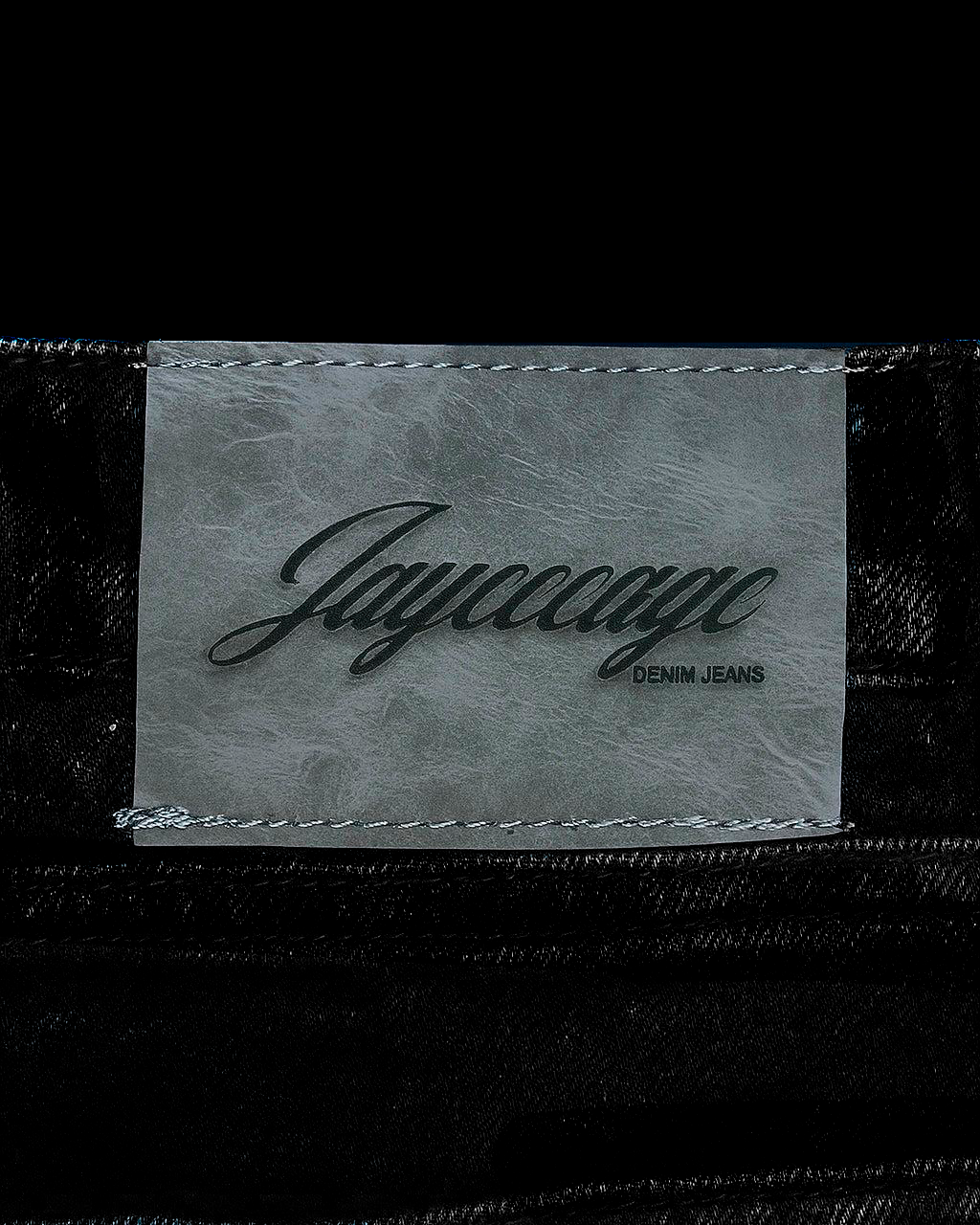 TOTAL BLACK CARPENTER