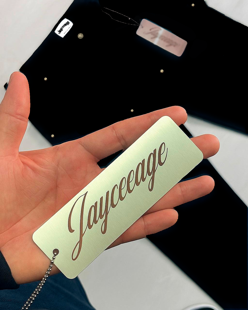 TOTAL BLACK CARPENTER